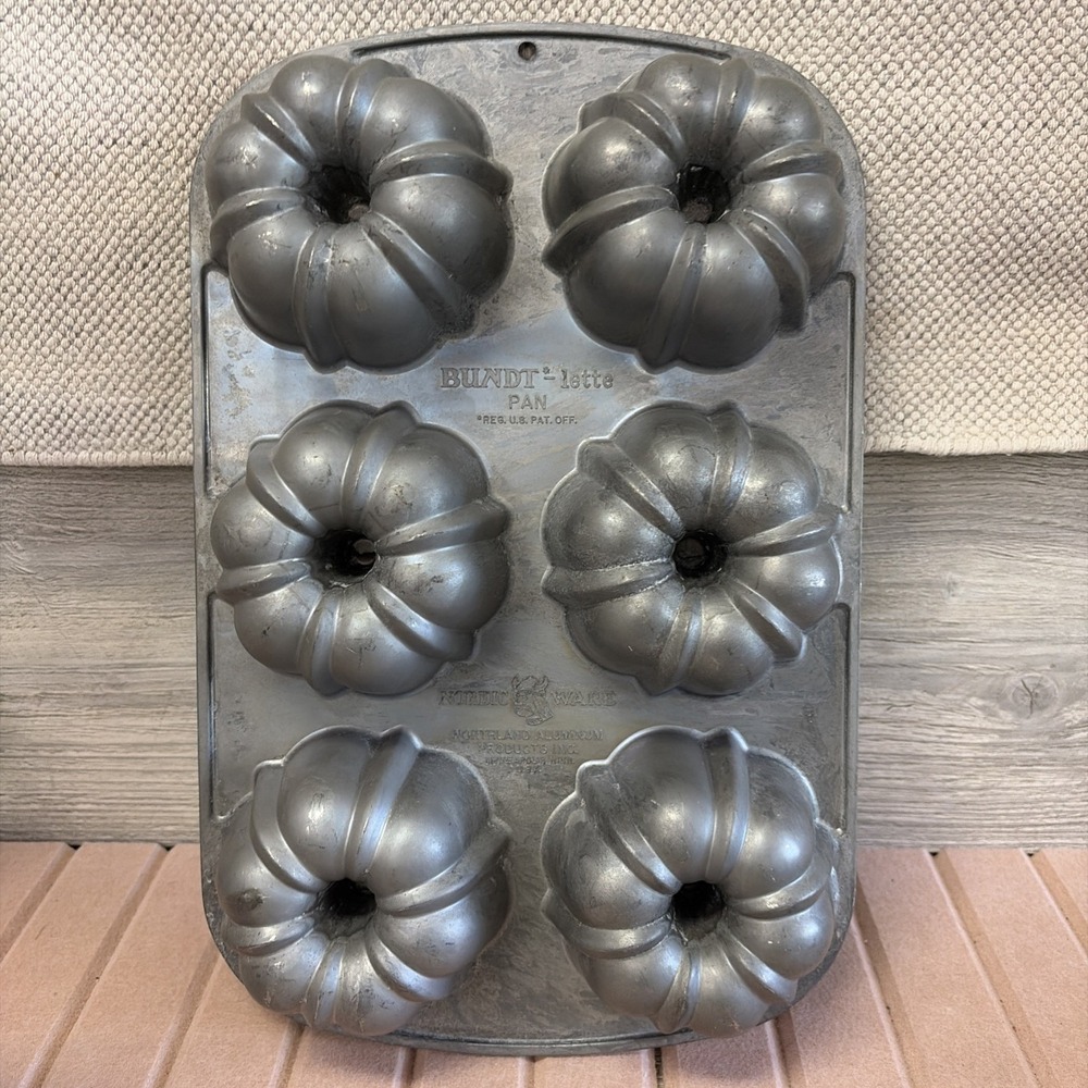 Nordic Ware Bundt-lette 6 Mini Bundt Cake Pan - 14" x 9" Aluminum (D7)